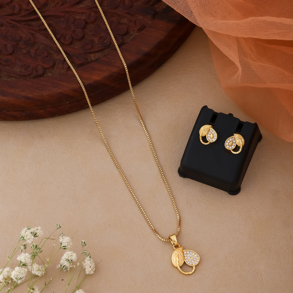 Aarinya Pendant Set