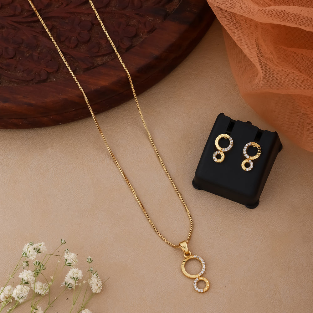 Aavya Pendant Set